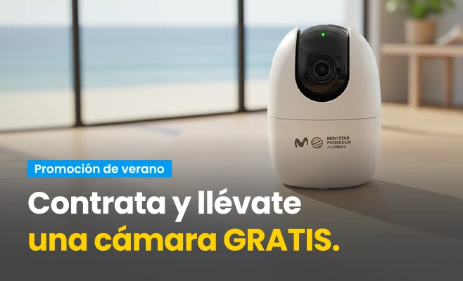 Cámara 360º Movistar Prosegur instalada en un salón con vistas al mar
